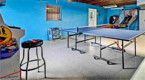 Pembroke Pines House | Gameroom Pool Fire Pit Bbq