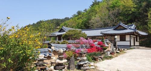 Gangneung House | Gangneung Wangsangoal Hanok Pension