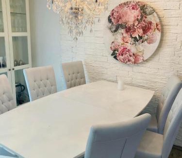 Kirchrode-Bemerode-Wulferode House | Ganzes Haus an der Messe und nur 15 Minuten zum Zentrum Hannover - including parking - komplett ausgestattet - 3 Schlafräume - Town House at Fair Trade and 15 Min to Centre Hannover - 3 bed rooms - high WLAN - with working places and garden
