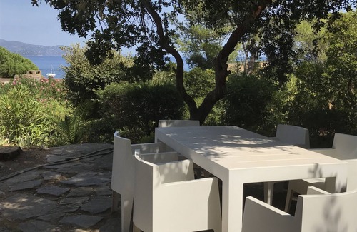 Cap Benat House | Gaou Bénat house with sea view, swimming pool and 10 beds, 3 minutes from the sea