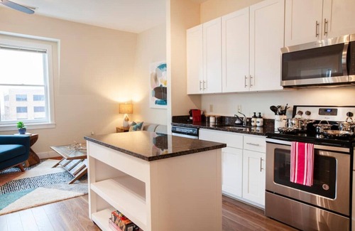 Old Town North Apartment | Garage Parking - A Cozy and Stylish Suite Xcape