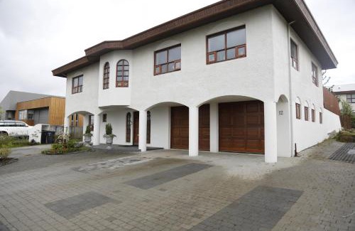 Hafnarfjordur Apartment | Gardabær Sea View Apartment