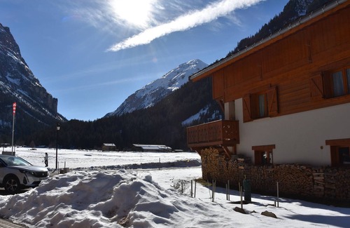 Pralognan-la-Vanoise Apartment | Garden Apartment in Chalet, Near Ski Lifts and Shops, Shared Laundry, Pet-Friendly