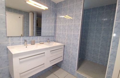 Le Revest-les-Eaux Villa | Garden apartment in the countryside with swimming pool