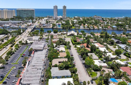 Santa Barbara Estates Apartment | Garden Apartment; Walk To Pompano's Public Beach!