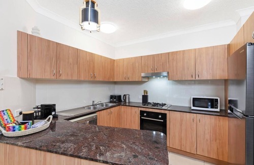 Highgate Hill Apartment | Garden Apt 2Bed/2Bath, parking