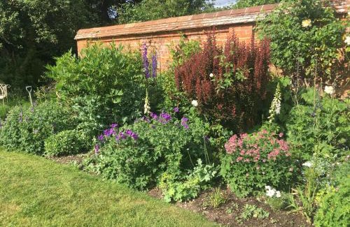 Andover Bed & Breakfast | Garden Cottage B&b