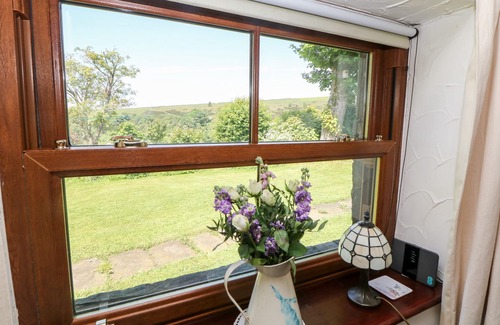 Sparrowpit Cottage | GARDEN COTTAGE, character holiday cottage in Sparrowpit