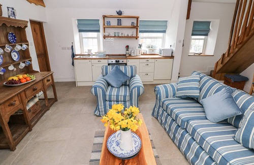 Haverfordwest Cottage | GARDEN COTTAGE, pet friendly, with a garden in Haverfordwest