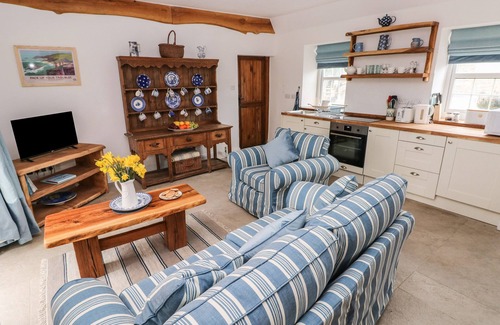 Haverfordwest Cottage | GARDEN COTTAGE, pet friendly, with a garden in Haverfordwest