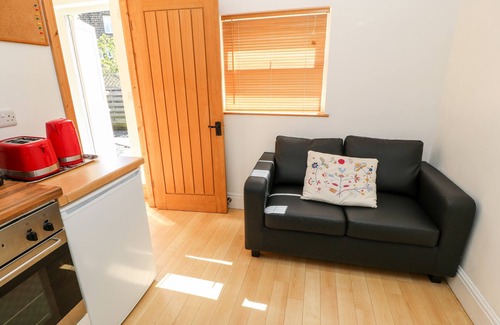 Ilkley Cottage | GARDEN COTTAGE, romantic, with a garden in Ilkley