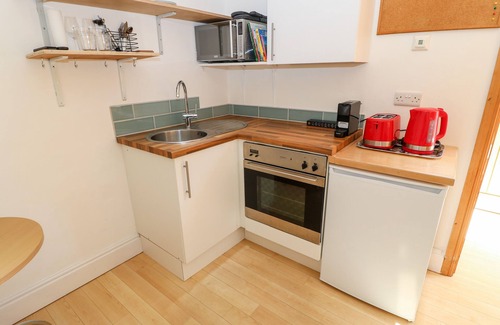 Ilkley Cottage | GARDEN COTTAGE, romantic, with a garden in Ilkley