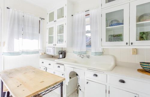 Diamond Head - Kapahulu - St. Louis House | Garden Cottage Unit A