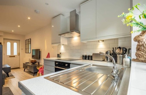 Cambridge Apartment | Garden Flat - 2 Mins To Station - Free Parking