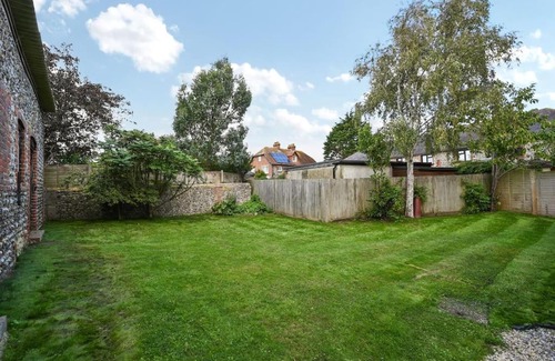 Littlehampton Apartment | Garden Flat, Walnut Tree House