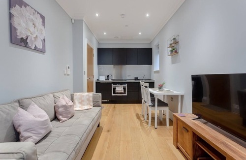 Hendon Apartment | Garden Flat With Patio - Hendon