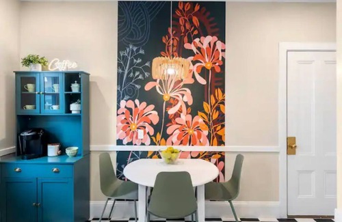 Beverly Apartment | Garden Getaway 2BR Minutes to Salem, Beach, and train to Boston!