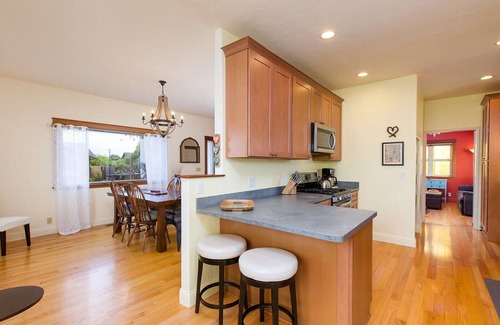 Arcata House | 🌿🌼Garden Getaway: Beautiful spacious home surrounded with gorgeous gardens!🏡