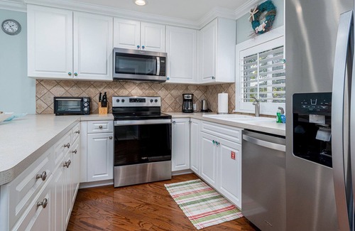 Mid Island Cottage | Garden Getaway Upper