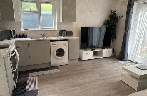 Enfield Highway Apartment | Garden Guest House