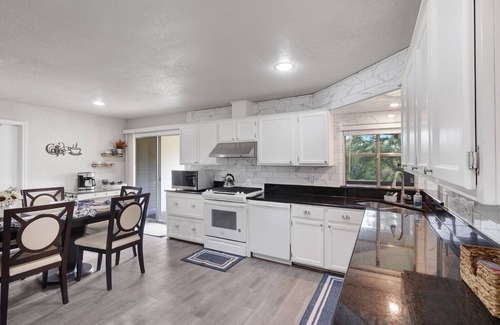 White Settlement House | Garden Guesthouse on Lake Worth