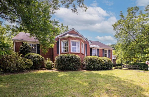 Glen Iris House | Garden Haven - Family/WiFi/Fenced Backyard/Pets