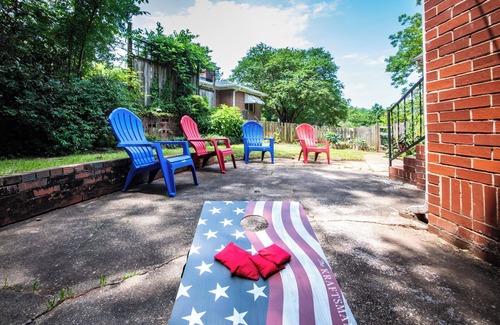 Glen Iris House | Garden Haven - Family/WiFi/Fenced Backyard/Pets