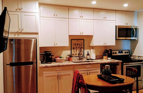 Metropolitan Cottage | Garden House in Historic Savannah, walk to dining, music, shops - 30 day minimum