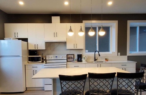 Chilliwack House | Garden House King bed Near Hwy1/Fishing/Heritage Park/Coliseum