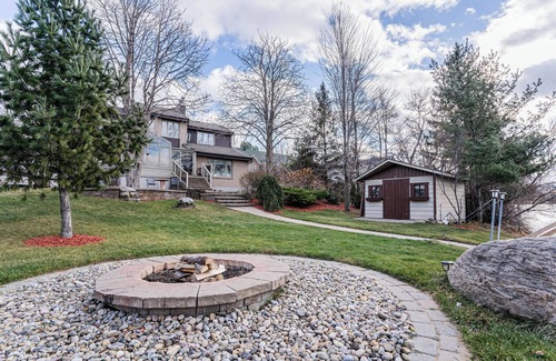Montreal House | Garden-Lake Access: Sunroom w/15m DT & Parking