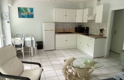 Les Estagnots Apartment | Garden level apartment, for 5 persons, beach et lake 5 min away, great amenities