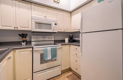Belltown Condo | Garden Oasis in the Heart of Seattle! w/Pool&Prkg