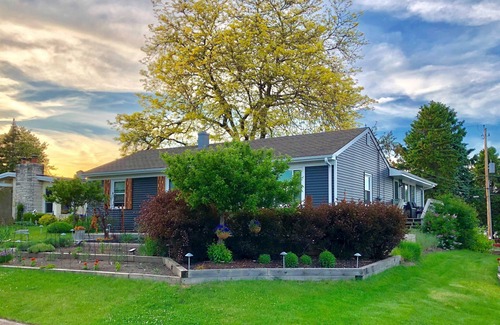South Milwaukee House | Garden Ranch Home adjacent to Lake Michigan and Grant Park