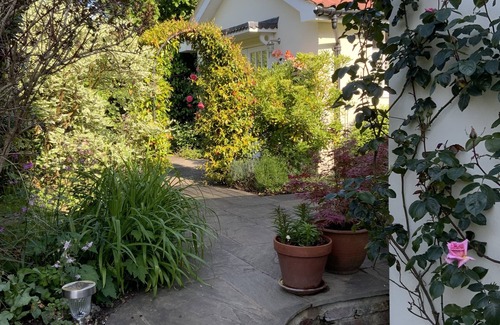 Thames Ditton Apartment | Garden Retreat for two in Thames Ditton Village