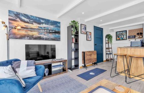 Lancing Apartment | Garden Room With Parking By My Getaways