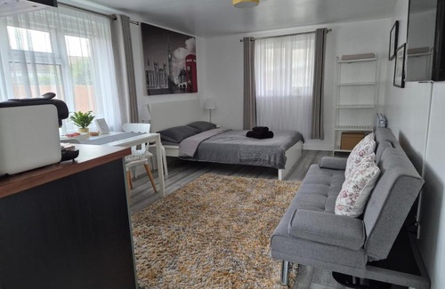 Eltham West Apartment | Garden Self Contained Studio in London