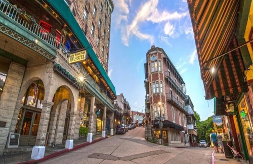 Eureka Springs Apartment | Garden Suite + Flat walk to Downtown + Parking
