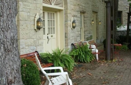 Eureka Springs Apartment | Garden Suite + Flat walk to Downtown + Parking