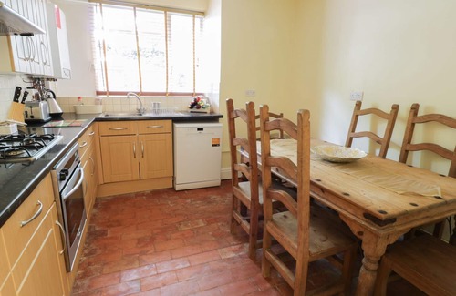 Malvern Apartment | GARDEN VIEW, family friendly, character holiday cottage in Malvern