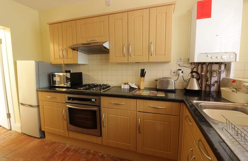 Malvern Apartment | GARDEN VIEW, family friendly, character holiday cottage in Malvern