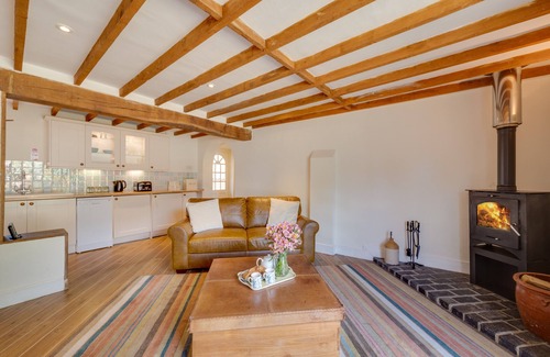 Woodbridge House | Gardeners Den - One Bedroom House, Sleeps 2