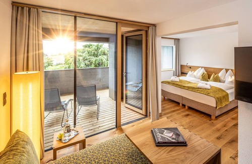 Fuegen Hotel | Gardenhotel Crystal