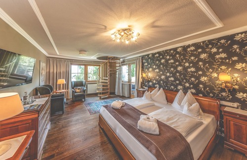 Fuegen Hotel | Gardenhotel Crystal