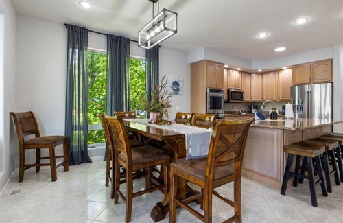 Sunrise Beach House | Gardenia Getaway - Man cave, pool, hot tub! NEW !