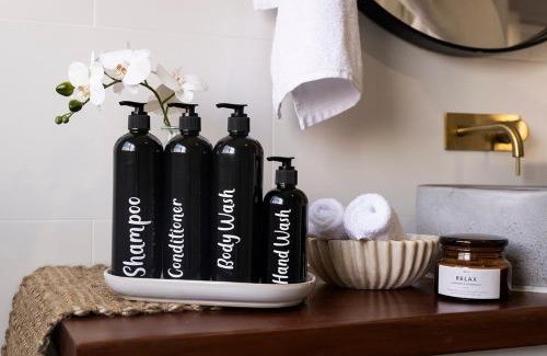 Orange House | Gardiner Cottage - Stylish & Elegant, Walk to CBD