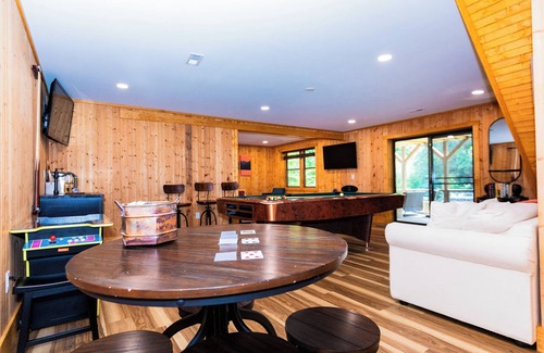 Lake Lure House | Garner Cove Lake House 4BR 3BA lakefront w/dock, fire pit, game room