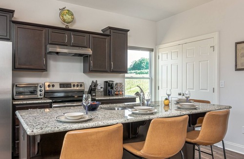 Flat Rock House | Garrett Place-accessible, Near Marked Tree Winery