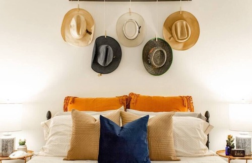 Melrose Condo | Garth - The Dance - Free Parking