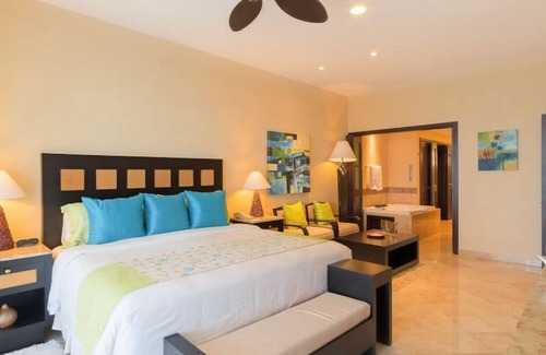 South Shore Hotel Area Resort | Garza Blanca Luxury Suite 2-bedroom 2 bath Beach front resort in Puerto Vallarta