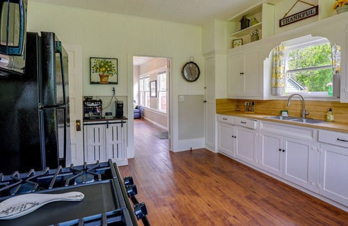 Bellville House | Gas Grill & Private Yard: Home in Bellville